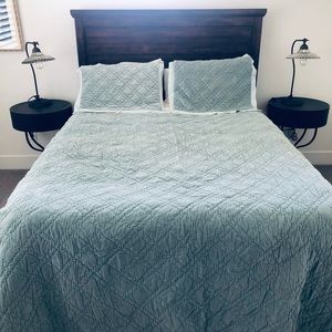 Pottery Barn washed Velvet/Satin quilt with 2 standard shams
